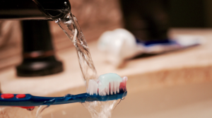 How to Disinfect Toothbrushes
