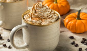 Don’t ignore your pumpkinspice fever for the sake of your smile! Instead, try the following homemade recipe for a healthier alternative to your autumn addiction.