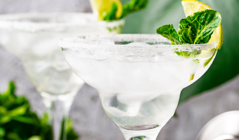 Looking for a tooth-friendly margarita recipe for Cinco de May (or any other day)? This sugar-free option has all the flavors without the excess sugar.